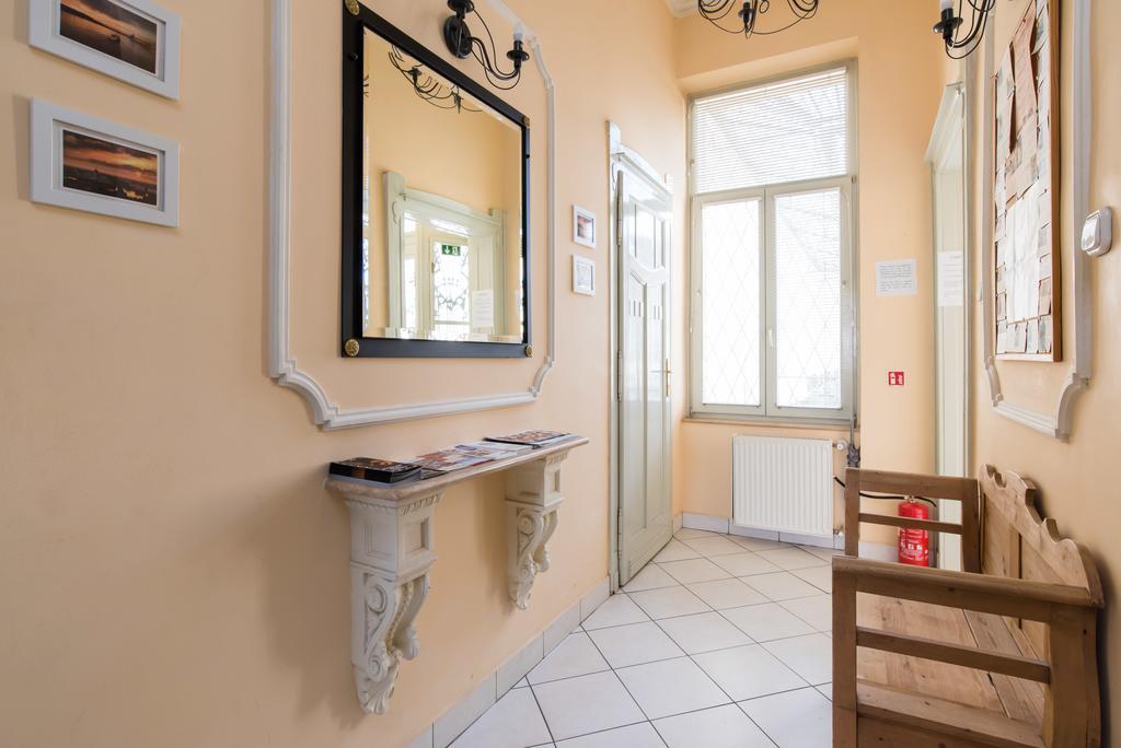 Downtown Oasis Albergue Budapest Exterior foto